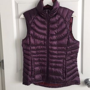[Bernardo] Plum colored women’s puffer vest